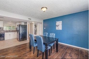 Large Master Bedroom in Single Family Home in Pal Main Photo