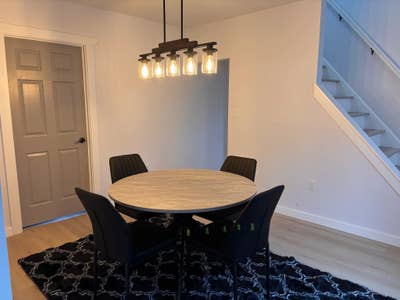 Queen Bed_sized Room Private bathroom  Main Photo