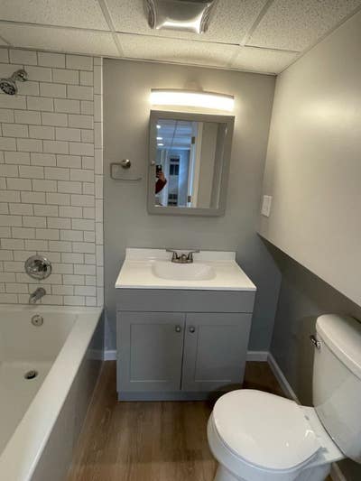 Nice 1 BR apartment with off street parking Main Photo