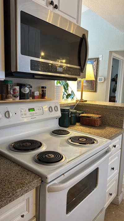 Spring valley condo (Lindell rd) for lease Main Photo