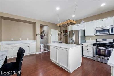 Private Downstairs Bedroom in Spacious home in No Main Photo