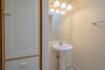 Beautiful 2nd Floor Room in Parkview Main Photo