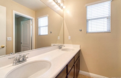 Private clean quiet room for rent in a safe    Nei Main Photo