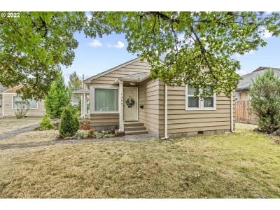 Great 1 bed 1 bath near St John PeaceHealth AVAILA Main Photo