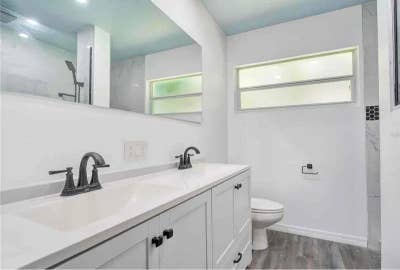 Cozy Corner Unit 1 Bed  1 Bath Walking Distance Fr Main Photo