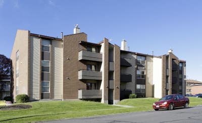 Recently updated Victoria Place condo | 4 contrac Main Photo