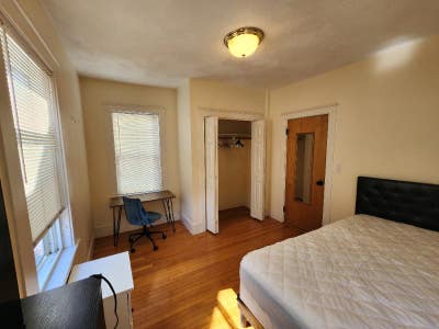 Prime LocationLarge RoomUtilities Included Main Photo