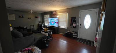 Charming Single_Unit Home Master Bedroom in Hinesv Main Photo