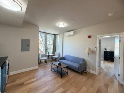 Furnished 1B1B. Brand new redevelopment. Walkable Main Photo