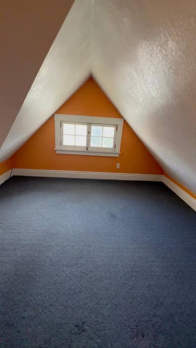 Private Room in 3rd floor Historic Victorian Home Main Photo