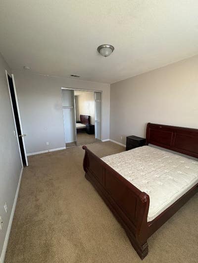 Private cozy warm room for rent  Main Photo