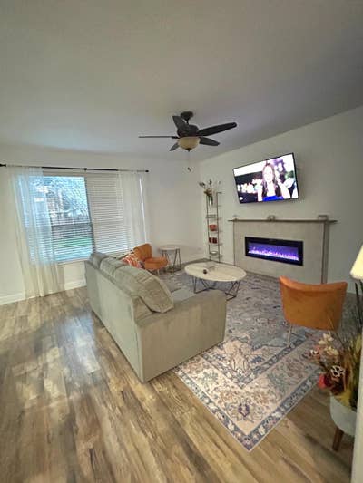 Cozy 1 Large Bedroom Room with walk_in closet for Main Photo