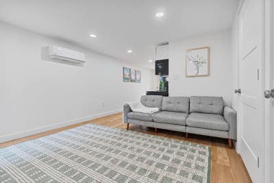 1BRBA Modern Home on a Quiet Street Main Photo