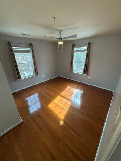 Private Bedroom in Large Home_Utilities + WiFi In Main Photo