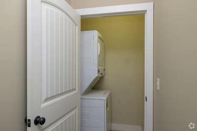 4BR with Garage @ The Retreat  Main Photo