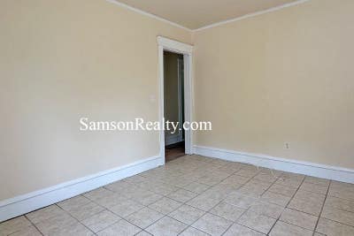 Heat & HW Incl. Private Entrance. 1 Bed 1 Bath. SA Main Photo