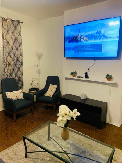 A Fully furnished room for rent_Guilford Main Photo