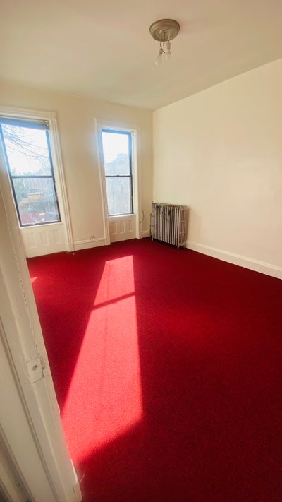 Large room East facing  with two windows  Main Photo