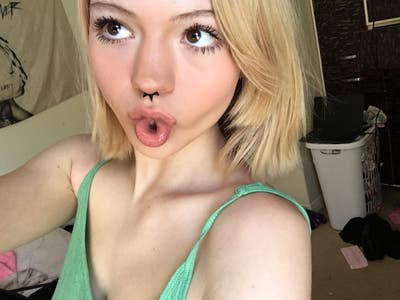 18 year old student needs room in Santa Clarita Main Photo