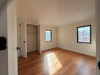 Private Large room with private bathroom  Main Photo