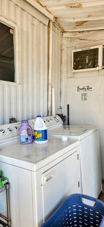 Lg bdrm w/prvt ent, mini fridge, mw & shared ba... Main Photo