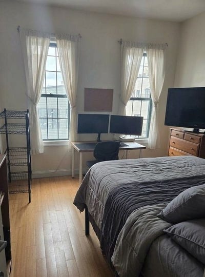 1 nice room available June 1 in 2 bedroom apt Main Photo