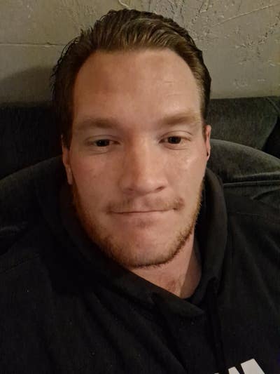 I need a room in Long Beach or Los Angeles Main Photo