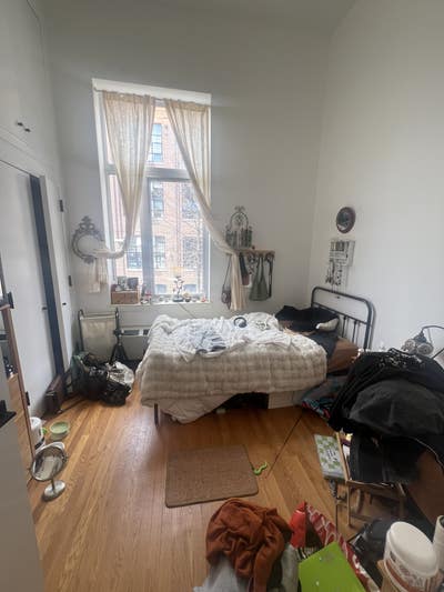 Room in 2bed loft with studio/workspace upstairs Main Photo