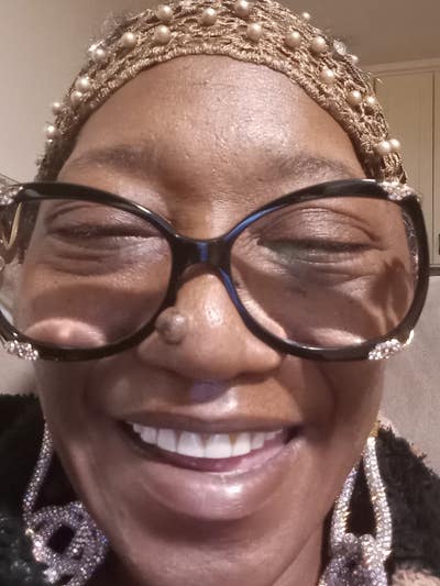 Female worker looking for LA room now Main Photo