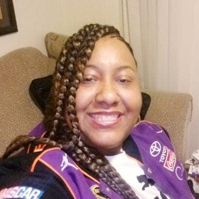 Professional Female seeks a small or large room Main Photo