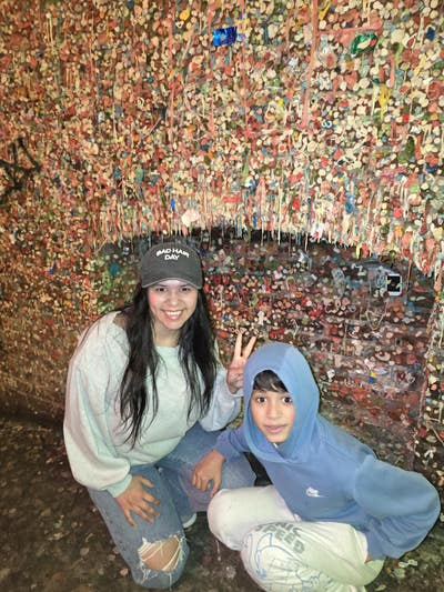 Busco basement o apartamento pequeño Main Photo