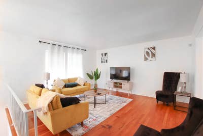 Relaxing Room in Large shared home of Riverdale ne Main Photo