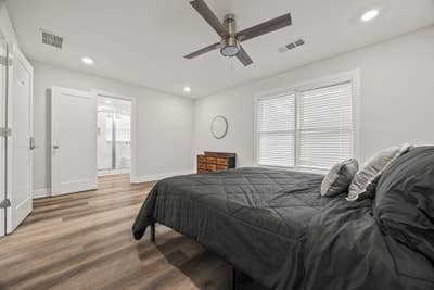 Newly Renovated Home! Quiet Neighborhood! Fast Wif Main Photo