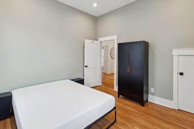 Private BR4 in Renovated SharedHome_Henry Savanna Main Photo