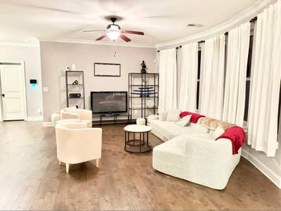 Room 3 of 4 Luxury Room Rentals with Amazing Shar Main Photo