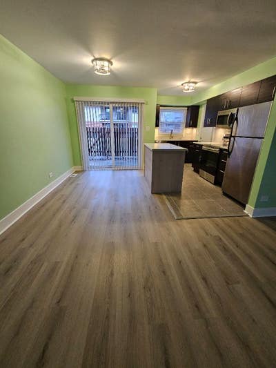 211 Washington SqCharming 1 Bed Bath Condo in Elk  Main Photo