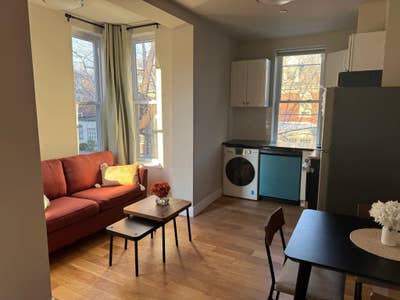 Furnished 2B2BBrand new redevelopment. Close to U Main Photo