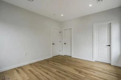 (Shared Apartment) Private Bedroom & Bathroom  Main Photo