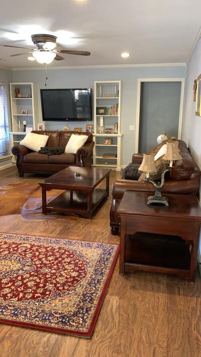 3250 Sqft, 4 bed 3.5 bath house with a pool  Main Photo