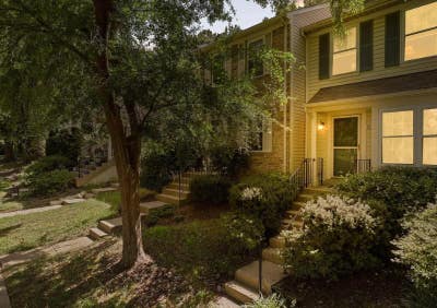 Walkout basement or Master Bedroom with Private B Main Photo