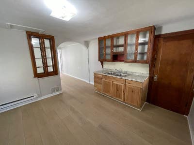 Cozy 1 Bed 1 Bath Apartment in Omaha | Available 8 Main Photo