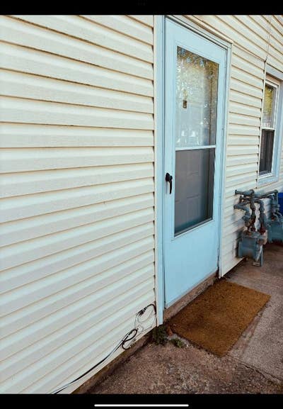 Walk in side entrance No steps  Main Photo