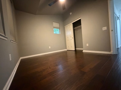 Room with private remodeled bath in lovely single  Main Photo