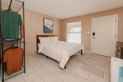 Charming Room in Orlando Main Photo