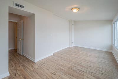 Beautiful 2nd Floor Room in Parkview Main Photo