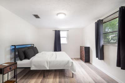 Charming Room in Hudson  Main Photo