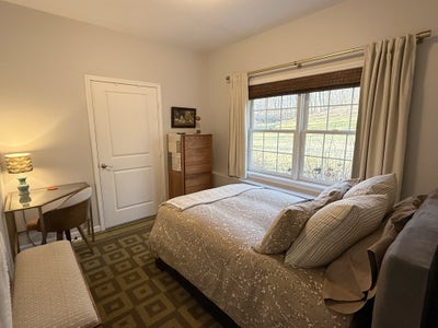 Fox Room: Cozy Bedroom & Bonus Yoga Room in Large Main Photo