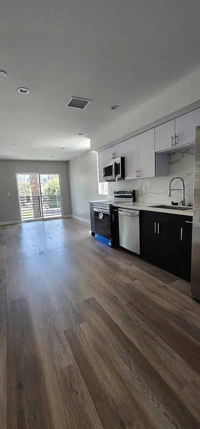 Private Room with Private Bathroom in a SHARED Ap Main Photo