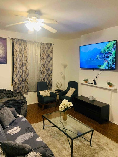 A Fully furnished room for rent_Guilford Main Photo