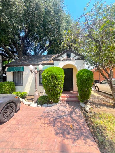 Individual 1 Bed Bungalow Home in Historic Ontario Main Photo